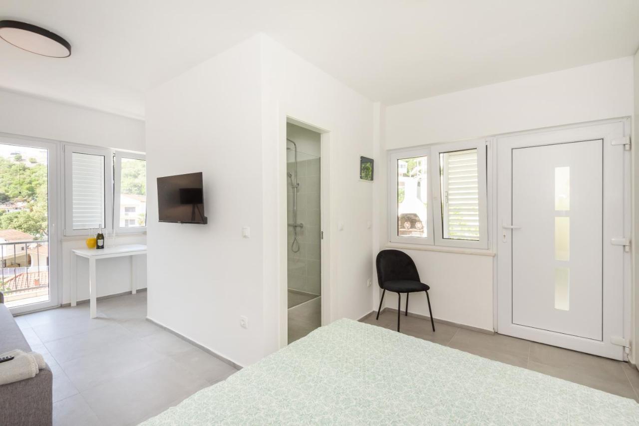 Family House Grey Appartamento Duboka Esterno foto