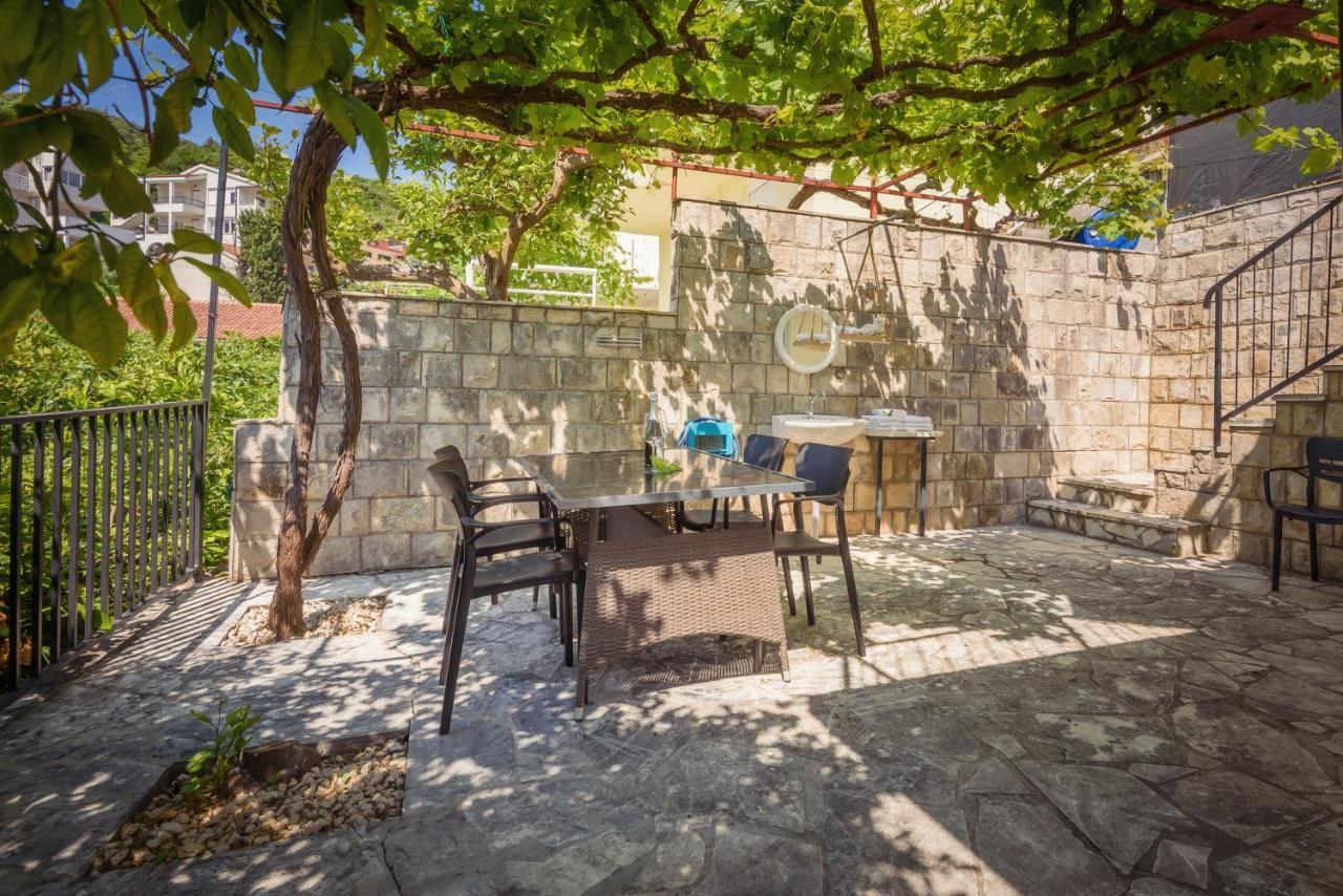Family House Grey Appartamento Duboka Esterno foto