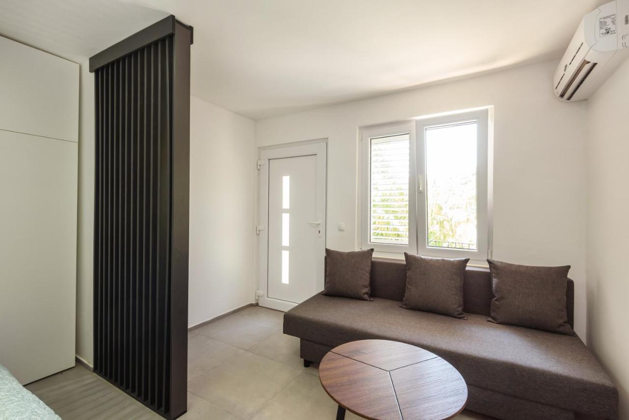 Family House Grey Appartamento Duboka Esterno foto