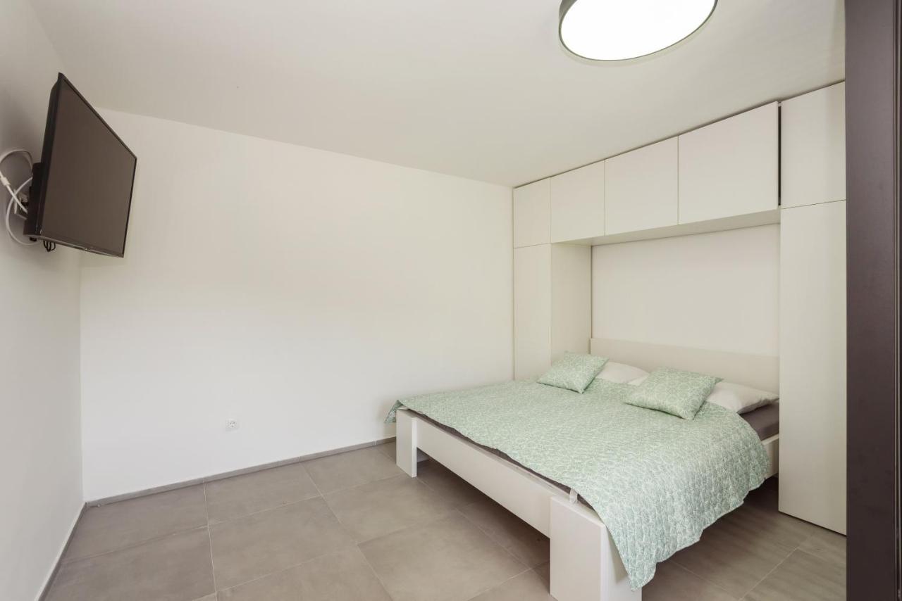 Family House Grey Appartamento Duboka Esterno foto